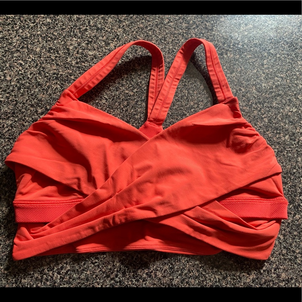 Lululemon front criss cross sports bra